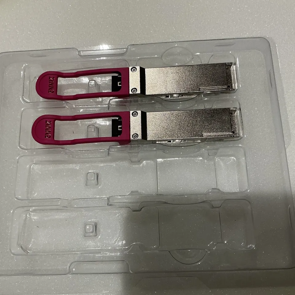 Finisar FTCC1112E1PLLFB6 200G QSFP56 LR4/FR4 1310nm 3km SMF Transceiver, photograph 1 of 4